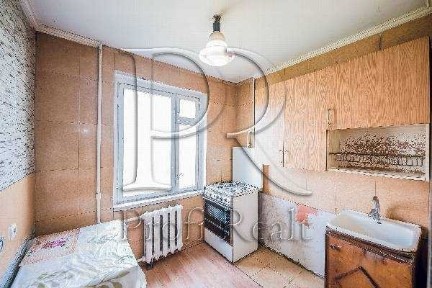 Київ, Сімї Сосніних, 2Б