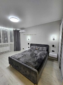 Київська обл., Києво-Святошинський район, с. Софіївська Борщагівка, Василя Стуса, 19