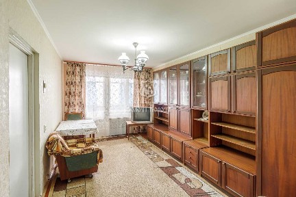 Київ, Космонавта Волкова вул., 8