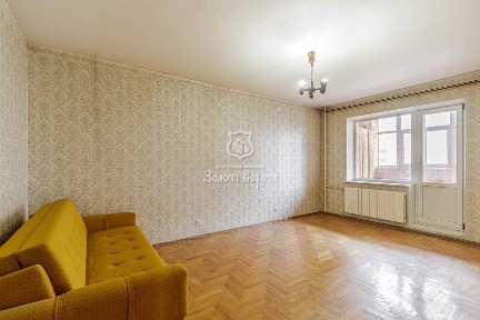 Київ, Анни Ахматової вул., 15