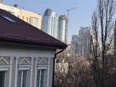 Київ, Василя Тютюнника вул., 13