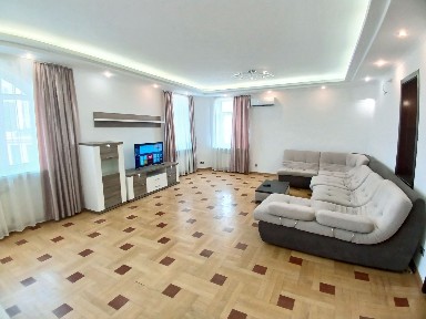 Київ, Обсерваторна вул., 7