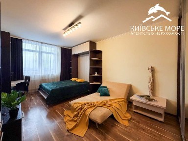 Київ, Воскресенська вул., 12А