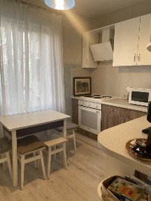 Продаж 3-кімнатної квартири 72.4 м², Ревуцького вул., 13