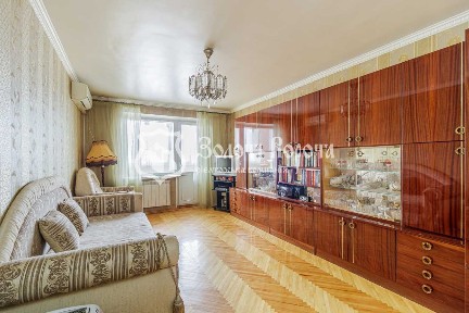 Київ, Краківська вул., 18