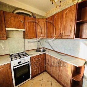 Київ, Сімї Сосніних, 8