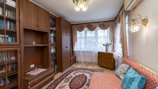 Київ, Дарницький бул., 17