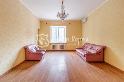 Київ, Дмитрівська вул., 69