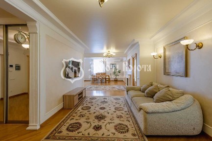 Київ, Саперно-Слобідська вул., 22