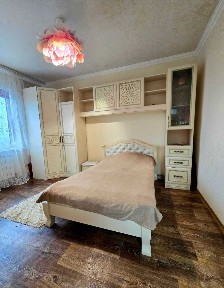 Продаж 3-кімнатної квартири 73 м², Академічний пров.