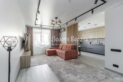 Київська обл., Києво-Святошинський район, с. Софіївська Борщагівка, Павла Чубинського, 8б