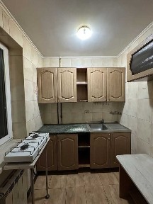 Київ, Празька вул., 19