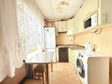 Київ, Сімї Сосніних, 8