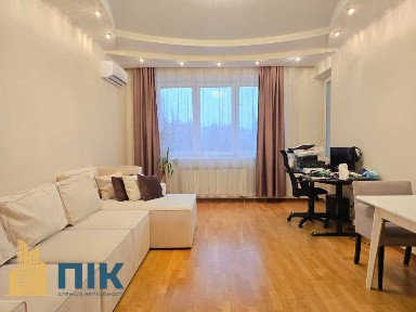Київ, Героїв Сталінграда просп., 8 К1