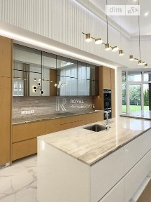 Довгострокова оренда будинку з верандою, від посередника на вул. West Street • ID 33550454