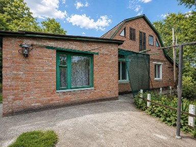 Продається 1/2 частина цегляного будинку 70м2 в с. Мгар Лубни Лубенський р-н Полтавська обл.