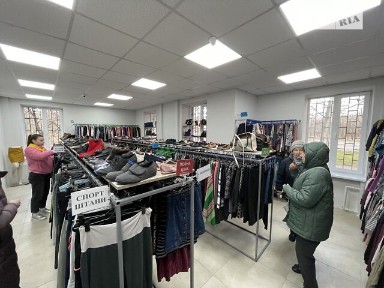 Здається спеціальне приміщення на вул. Космонавтів, площа 230 кв. м • ID 30917817