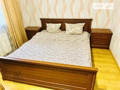 Здам подобово 3к квартиру на вул. Анатолія Бортняка 4 • ID 34346805