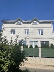 Київ, Голосіївський, вулиця Лауреатська 8