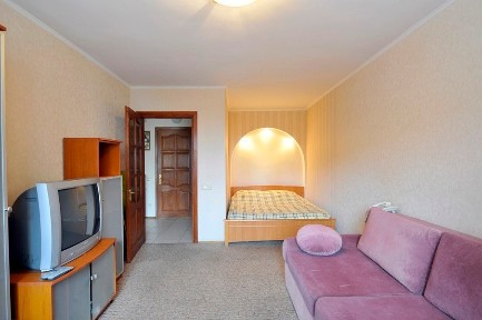 Київ, Лесі Українки бул., 7