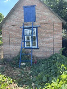 Будиночок з ділянкою під будівництво