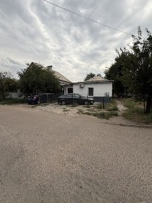 Продаж двох будинків з ділянкою