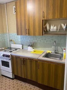 Продам 2-кім. Кв. Окремі Кімнати. Жилий стан. 3 поверх/5. Цегла Рн Швейна ф-ка