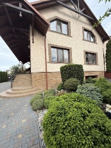 Продаж чудового сімейного будинку