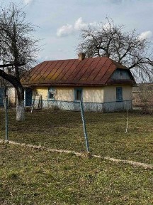 Продаж будиночка з великою земельною ділянкою