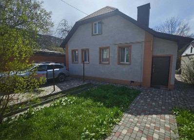 Продаж будинку в центрі
