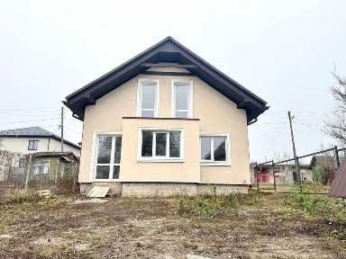 Продаж двоповерхового будинку з видом на місто