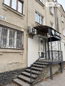 Продаж офісного приміщення 42 кв. м. на 1 поверсі на вул. 16 Липня, триповерхова будівля • ID 33676005