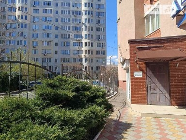 Продаж офісного приміщення 120 кв. м. на 1 поверсі на вул. Тополина, десятиповерхова будівля • ID 31202173