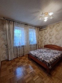 Квартира вишневе. Опалення є завжди