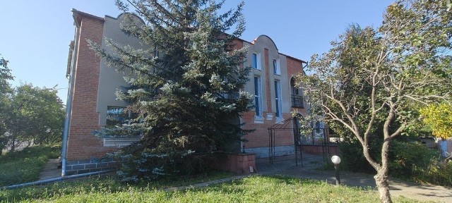 Продаж 2 поверхового будинку з верандою і ділянкою на 27 соток, 594 кв. м, 10 кімнат, на пров. Вишневий 5 • ID 34667916