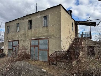 Двоповерхова будівля 185 м² з гаражами на ділянці 10 соток, вул. Шевченка, 41
