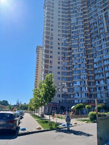 Продам 3 кімнатну квартиру 100 метрів в новобудові