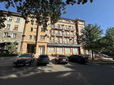 Продам 4х к. кв в новом сданном доме в центре города, ул. Никольская