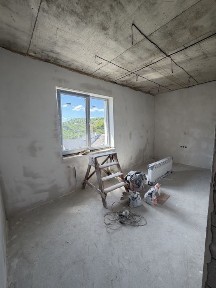 Продаж 2 кім. квартири з початим ремонтом / право власності /без комісії