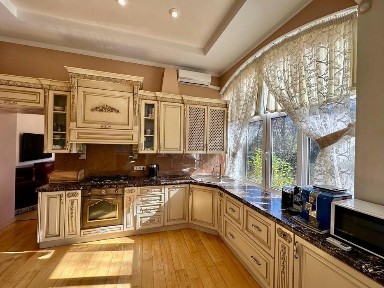 Продаж унікальної 4-ної квартири вул. Коновальця