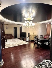 Коновальця Євгена (Щорса), Печерськ, центр, метро Печерська, Палац Україна