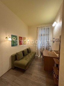 Продам квартиру Панаса Мирного 17