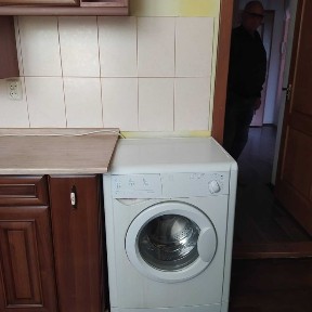 Продам 4-х кімнатну квартиру в центрі з індивідуальним опаленням