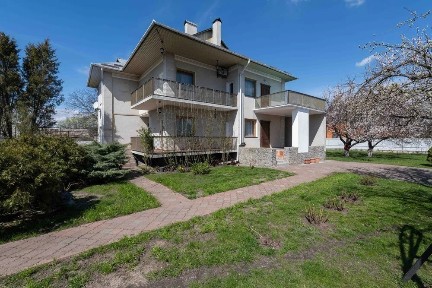 Продаж будинку 327 м²