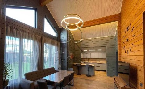 Продаж будинку 280 м², Розкішна вулиця