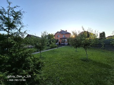 Продаж будинку 285 м²