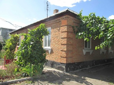 Продам 1/2 частину газифікованого будинку по вул. Іванівській (14 район)