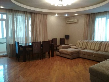 Дніпро, Дмитрія Яворницького просп., 5