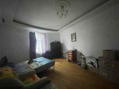 Продаж 2-кімнатної квартири по вул. І. Франка (початок)