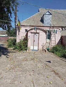 У продажу частина будинку у передмісті